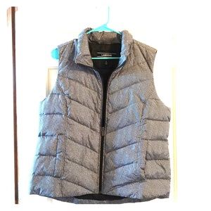 Lands End vest size L NEVER WORN!! (:
